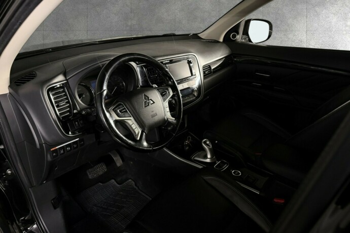 mitsubishi-outlander-elektrisitetbensin-2016-big-10