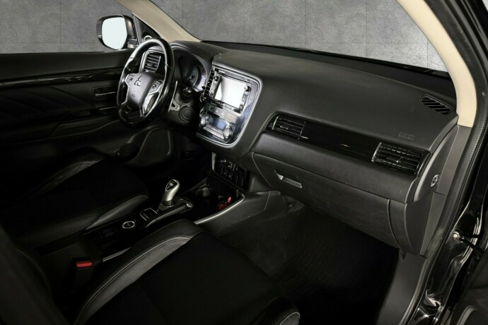 mitsubishi-outlander-elektrisitetbensin-2016-big-18