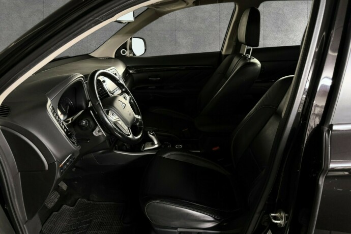 mitsubishi-outlander-elektrisitetbensin-2016-big-8