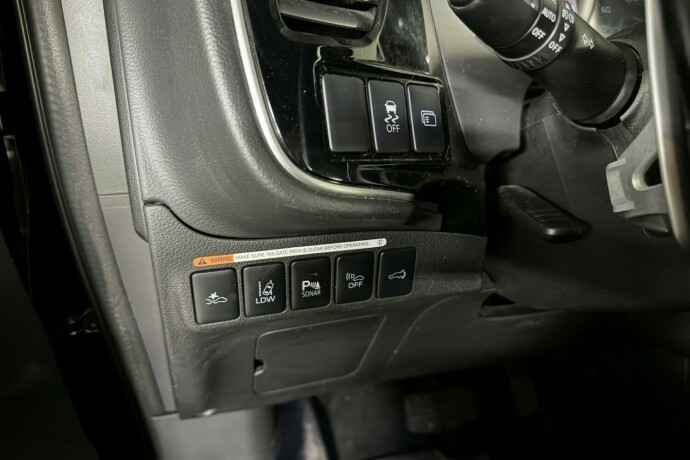 mitsubishi-outlander-elektrisitetbensin-2016-big-24