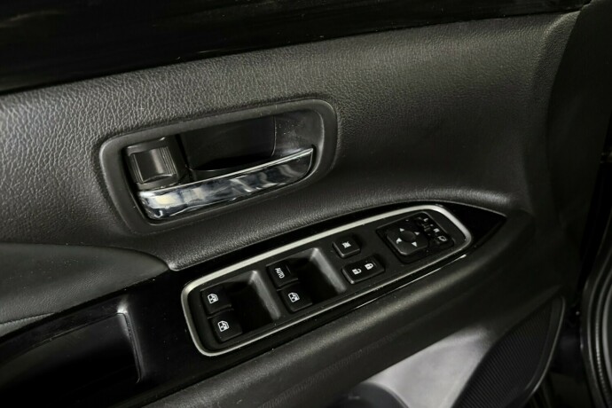 mitsubishi-outlander-elektrisitetbensin-2016-big-21