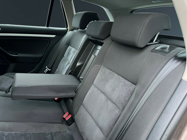 volkswagen-golf-diesel-2012-big-10