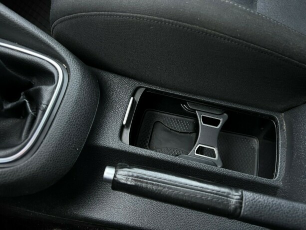 volkswagen-golf-diesel-2012-big-23