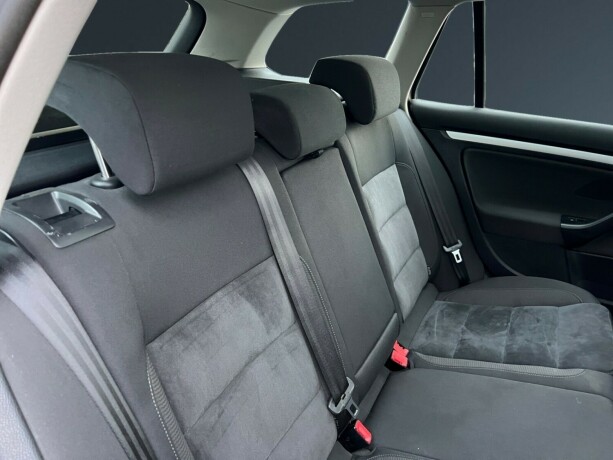 volkswagen-golf-diesel-2012-big-12