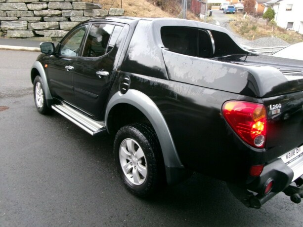 mitsubishi-l200-diesel-2009-big-3