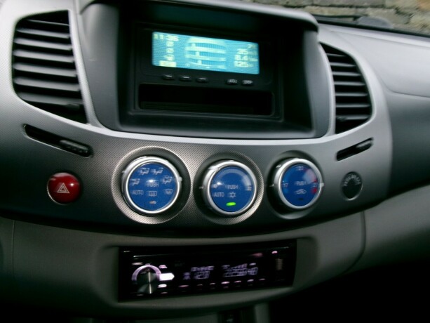 mitsubishi-l200-diesel-2009-big-12