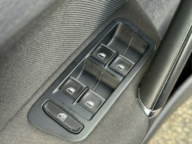 volkswagen-golf-elektrisitetbensin-2015-big-19