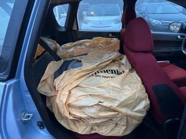 mitsubishi-colt-bensin-2007-big-15