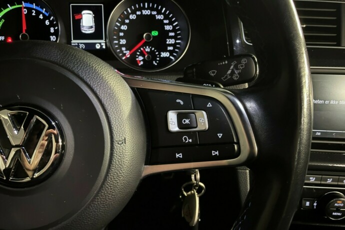 volkswagen-golf-elektrisitetbensin-2016-big-23