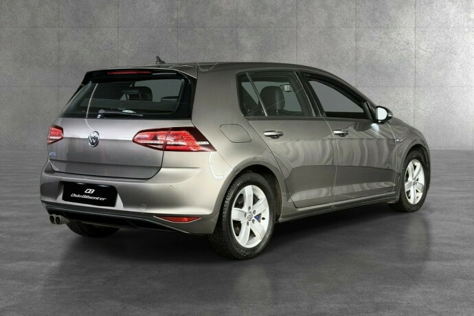 volkswagen-golf-elektrisitetbensin-2016-big-5