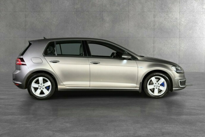 volkswagen-golf-elektrisitetbensin-2016-big-6