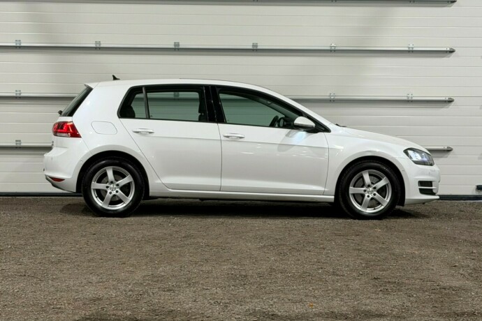 volkswagen-golf-bensin-2013-big-1
