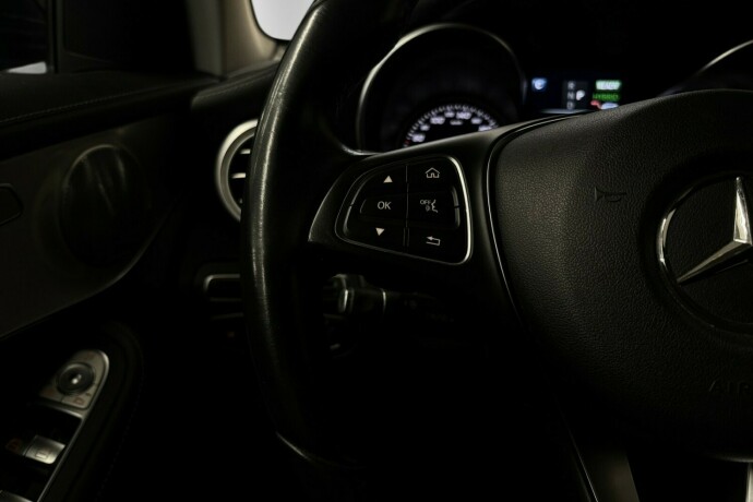 mercedes-benz-glc-elektrisitetbensin-2016-big-12