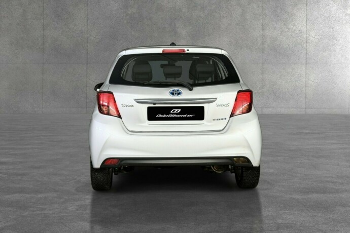 toyota-yaris-elektrisitetbensin-2014-big-3