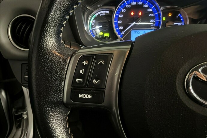 toyota-yaris-elektrisitetbensin-2014-big-27