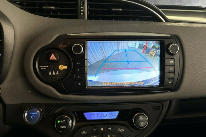 toyota-yaris-elektrisitetbensin-2014-big-21