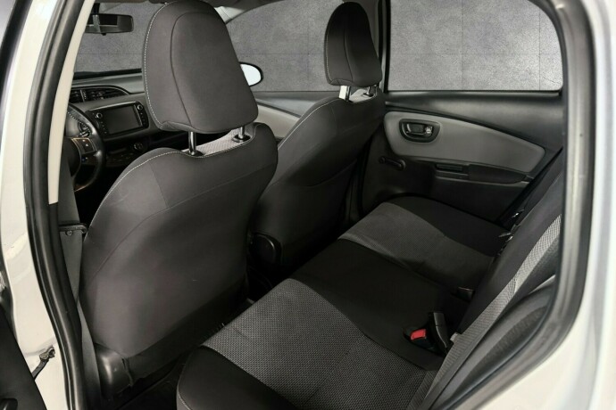 toyota-yaris-elektrisitetbensin-2014-big-13