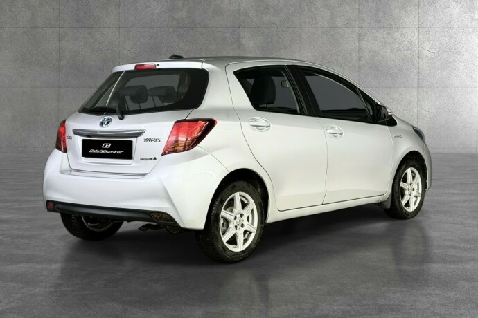 toyota-yaris-elektrisitetbensin-2014-big-4