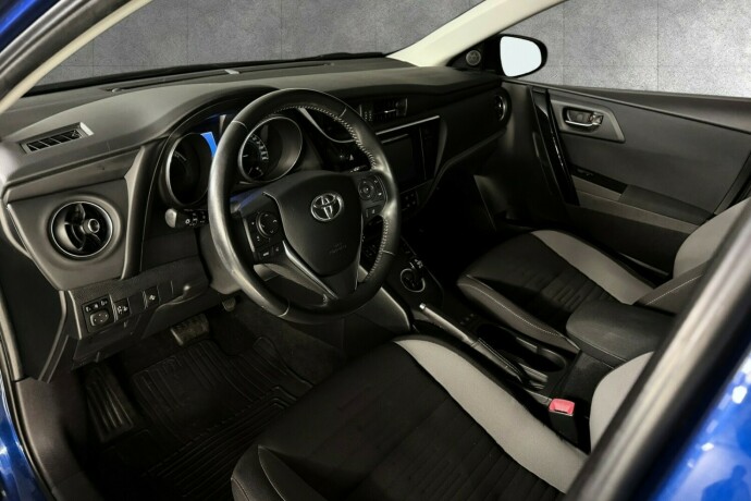 toyota-auris-elektrisitetbensin-2016-big-1