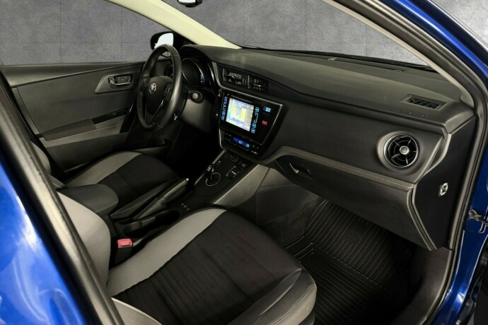 toyota-auris-elektrisitetbensin-2016-big-15