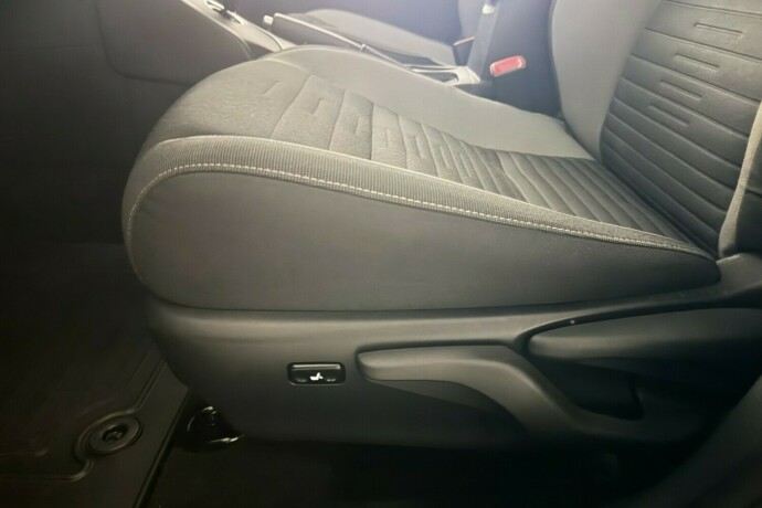 toyota-auris-elektrisitetbensin-2016-big-23