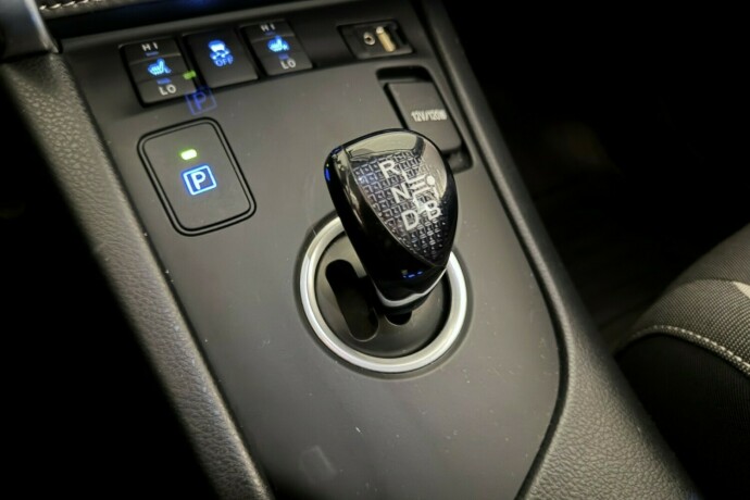 toyota-auris-elektrisitetbensin-2016-big-16