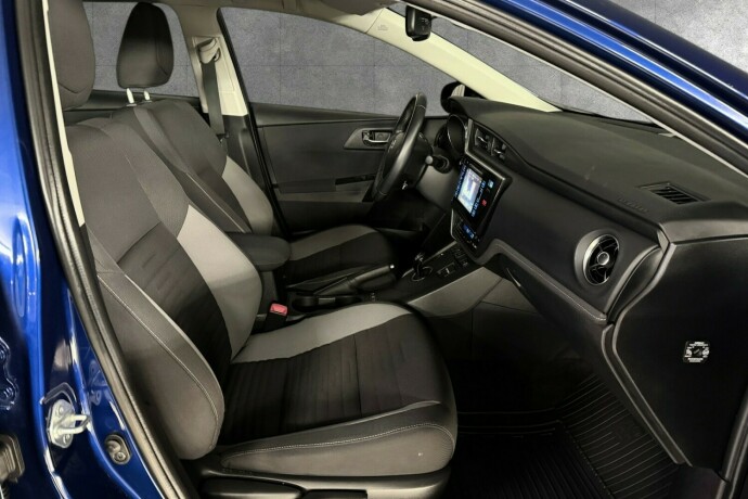 toyota-auris-elektrisitetbensin-2016-big-21