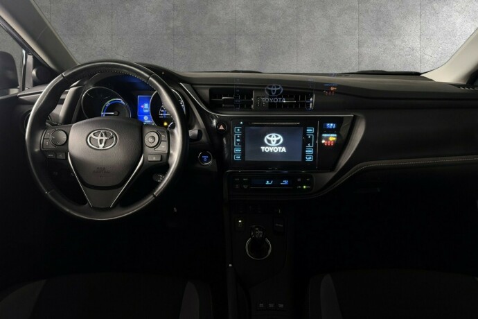 toyota-auris-elektrisitetbensin-2016-big-12