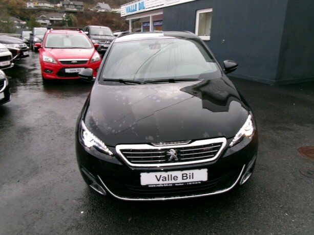 peugeot-308-bensin-2015-big-1