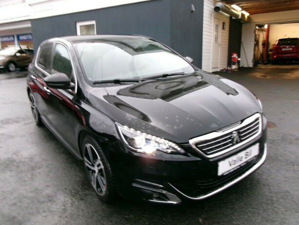 peugeot-308-bensin-2015-big-0