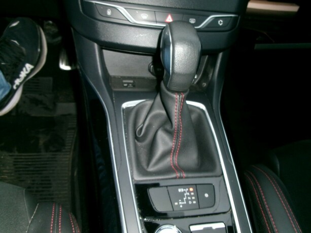 peugeot-308-bensin-2015-big-15