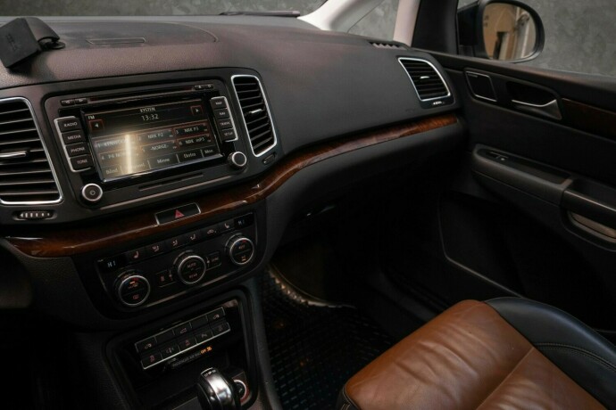 volkswagen-sharan-diesel-2012-big-12