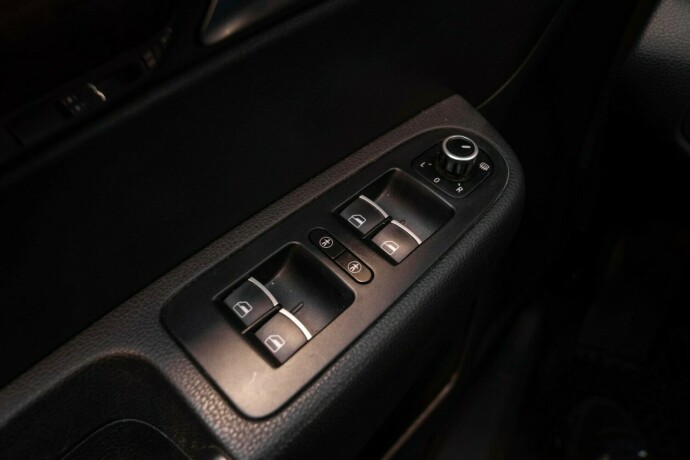 volkswagen-sharan-diesel-2012-big-19