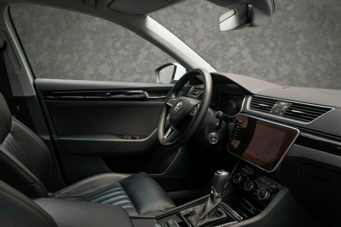 skoda-superb-diesel-2020-big-34