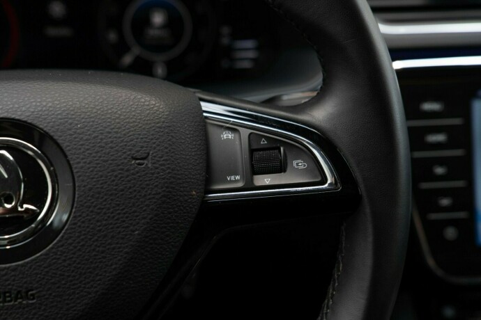 skoda-superb-diesel-2020-big-15