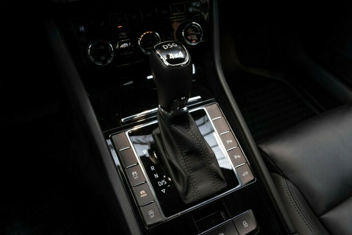 skoda-superb-diesel-2020-big-18