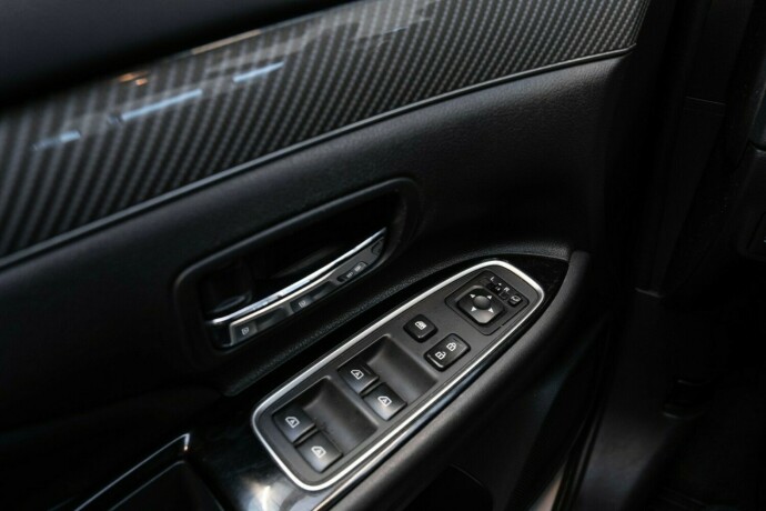 mitsubishi-outlander-elektrisitetbensin-2019-big-24