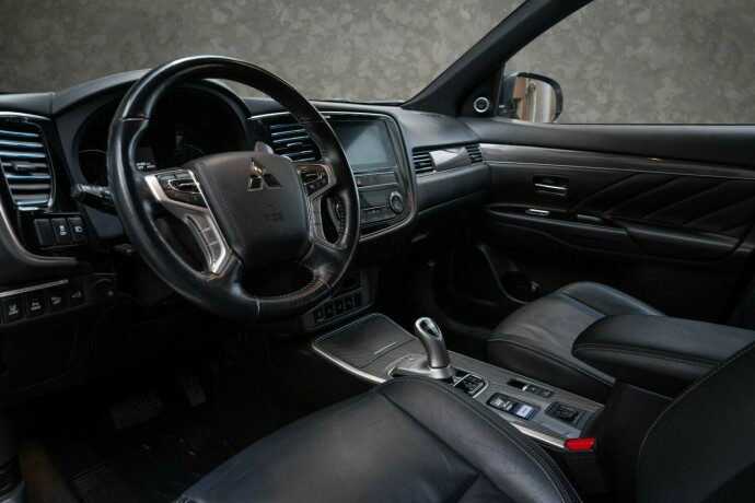 mitsubishi-outlander-elektrisitetbensin-2019-big-27