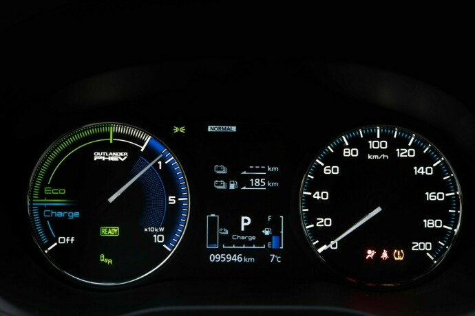 mitsubishi-outlander-elektrisitetbensin-2019-big-12