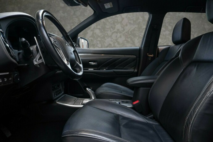 mitsubishi-outlander-elektrisitetbensin-2019-big-25