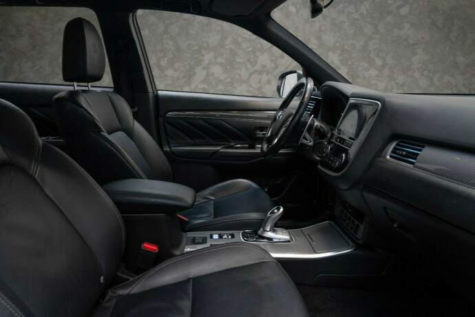 mitsubishi-outlander-elektrisitetbensin-2019-big-30