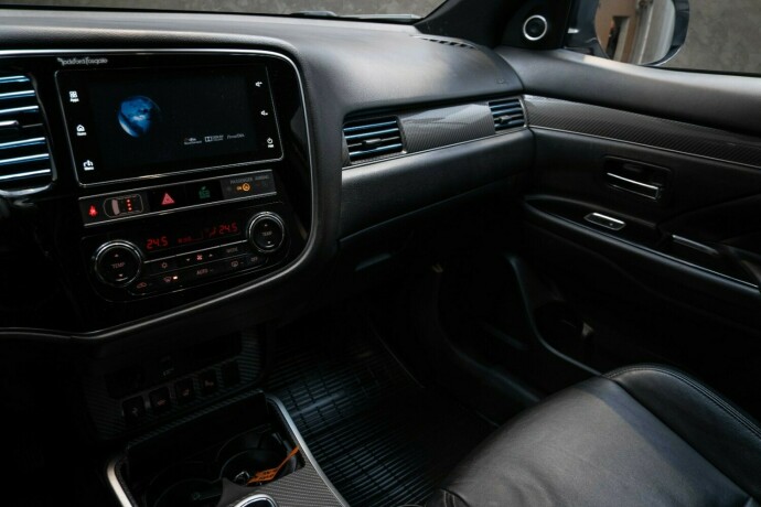 mitsubishi-outlander-elektrisitetbensin-2019-big-16