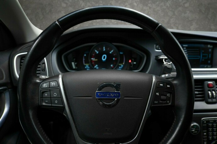 volvo-v40-diesel-2013-big-13