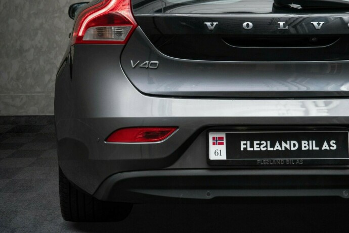 volvo-v40-diesel-2013-big-8