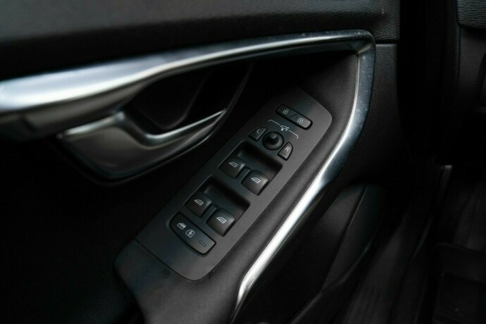 volvo-v40-diesel-2013-big-24