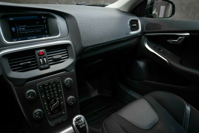 volvo-v40-diesel-2013-big-17