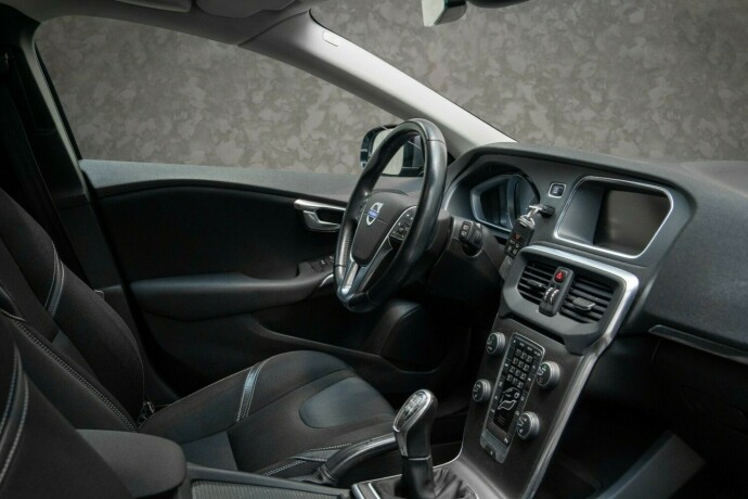 volvo-v40-diesel-2013-big-30