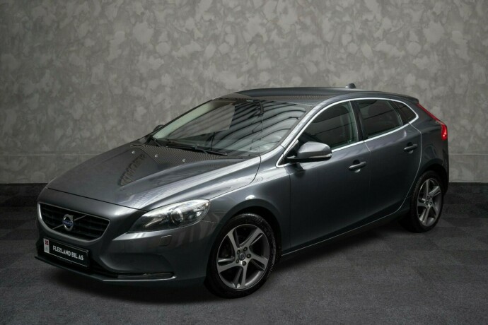 volvo-v40-diesel-2013-big-1