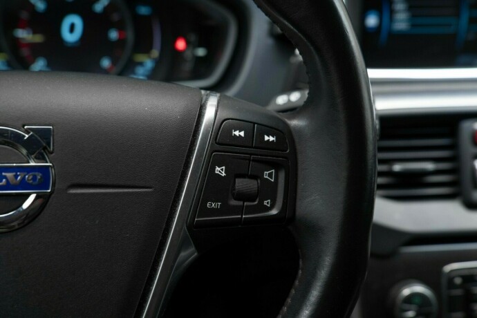 volvo-v40-diesel-2013-big-15