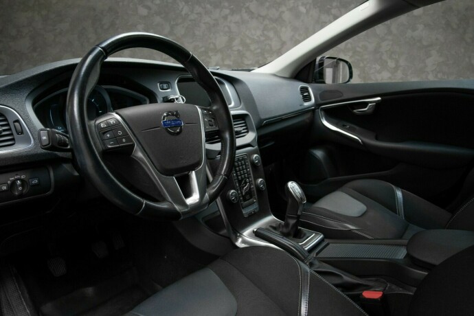 volvo-v40-diesel-2013-big-26